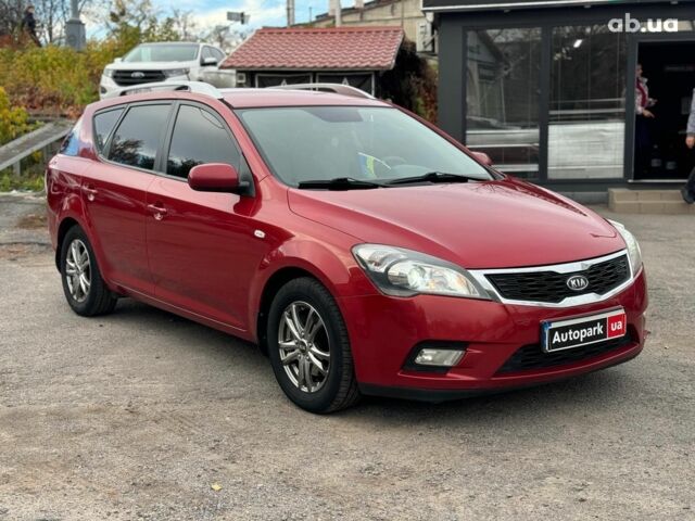 Красный Киа Сид, объемом двигателя 1.6 л и пробегом 267 тыс. км за 6890 $, фото 2 на Automoto.ua