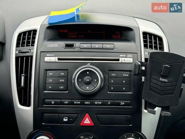 Красный Киа Сид, объемом двигателя 1.6 л и пробегом 267 тыс. км за 6890 $, фото 27 на Automoto.ua