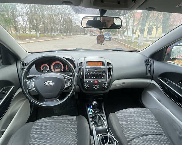 Красный Киа Сид, объемом двигателя 1.4 л и пробегом 234 тыс. км за 4750 $, фото 9 на Automoto.ua