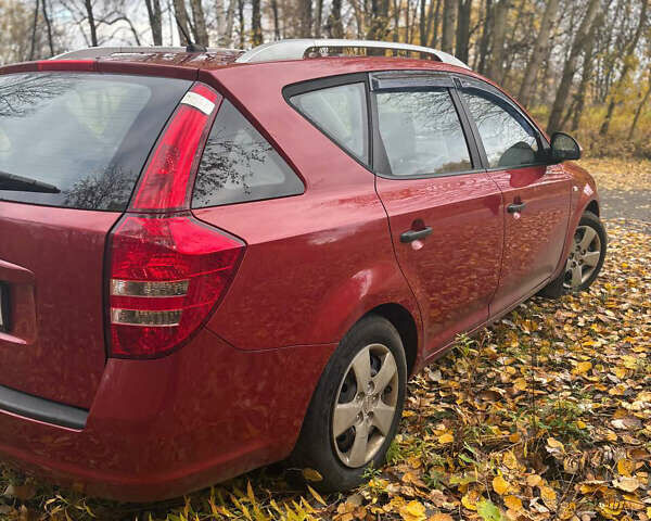 Кіа Сід 2009 у Ромнах на Automoto.ua Червоний Кіа Сід, об'ємом двигуна 1.4 л та пробігом 231 тис. км за 5500 $, фото 4 на Automoto.ua