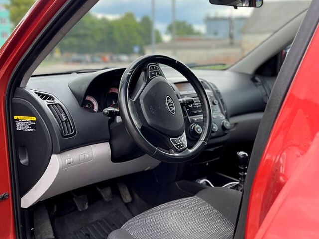 Красный Киа Сид, объемом двигателя 1.4 л и пробегом 224 тыс. км за 5200 $, фото 12 на Automoto.ua