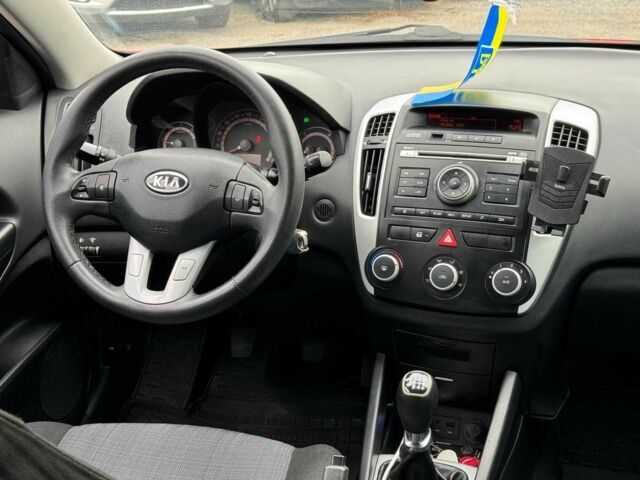 Киа Сид 2009 в Виннице на Automoto.ua Красный Киа Сид, объемом двигателя 1.6 л и пробегом 267 тыс. км за 6890 $, фото 23 на Automoto.ua