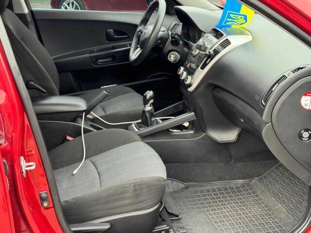Киа Сид 2009 в Виннице на Automoto.ua Красный Киа Сид, объемом двигателя 1.6 л и пробегом 267 тыс. км за 6890 $, фото 22 на Automoto.ua