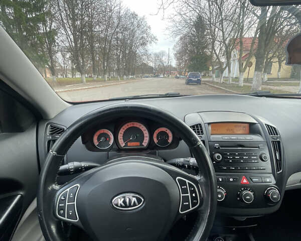 Красный Киа Сид, объемом двигателя 1.4 л и пробегом 234 тыс. км за 4750 $, фото 10 на Automoto.ua