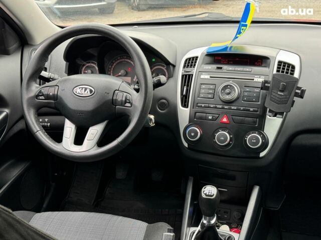 Красный Киа Сид, объемом двигателя 1.6 л и пробегом 267 тыс. км за 6890 $, фото 23 на Automoto.ua