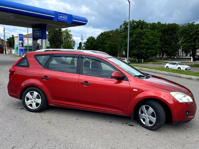 Красный Киа Сид, объемом двигателя 1.4 л и пробегом 224 тыс. км за 5200 $, фото 4 на Automoto.ua