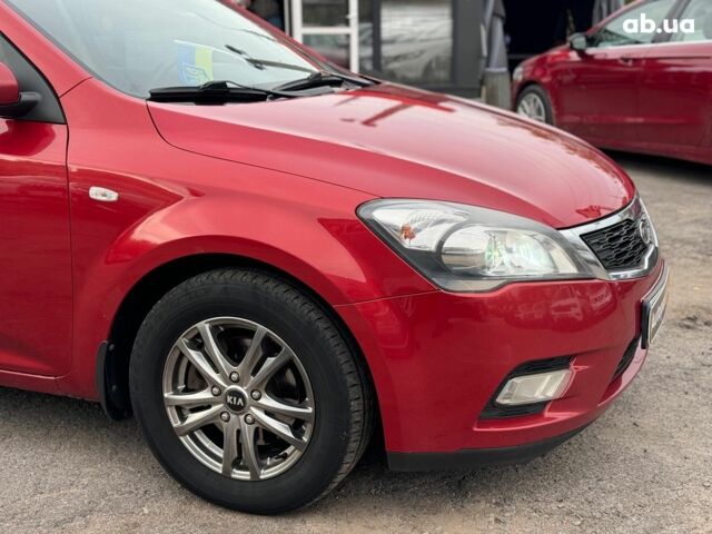 Красный Киа Сид, объемом двигателя 1.6 л и пробегом 267 тыс. км за 6890 $, фото 3 на Automoto.ua