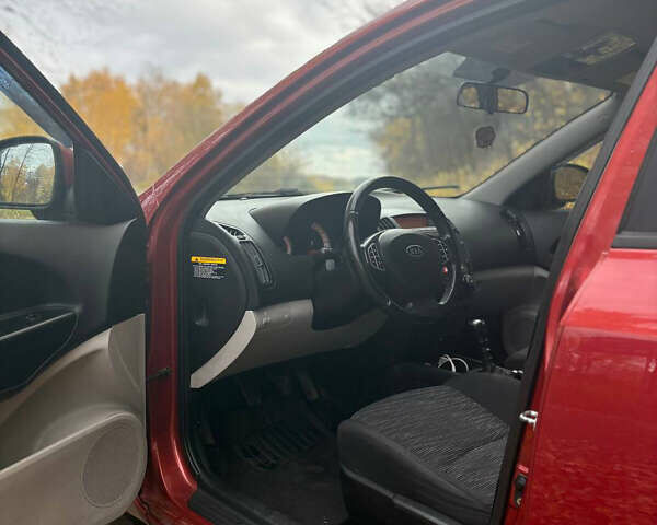 Кіа Сід 2009 у Ромнах на Automoto.ua Червоний Кіа Сід, об'ємом двигуна 1.4 л та пробігом 231 тис. км за 5500 $, фото 8 на Automoto.ua