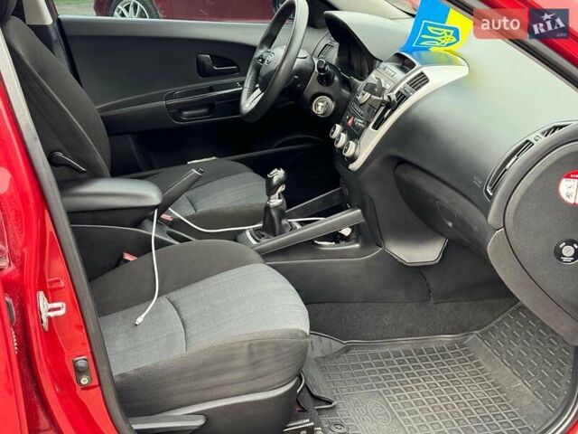 Красный Киа Сид, объемом двигателя 1.6 л и пробегом 267 тыс. км за 6890 $, фото 22 на Automoto.ua