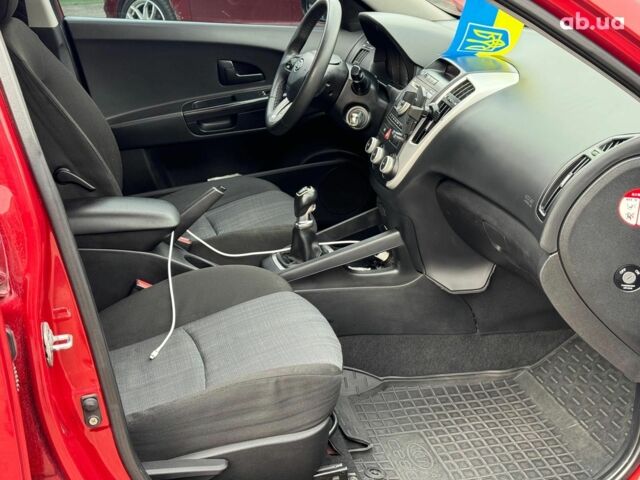 Красный Киа Сид, объемом двигателя 1.6 л и пробегом 267 тыс. км за 6890 $, фото 22 на Automoto.ua