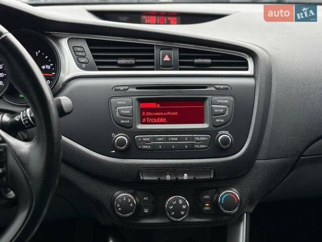 Красный Киа Сид, объемом двигателя 1.58 л и пробегом 254 тыс. км за 9800 $, фото 13 на Automoto.ua