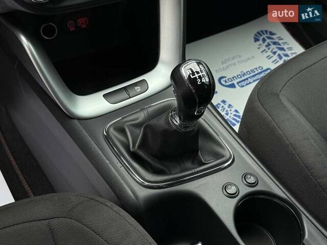 Красный Киа Сид, объемом двигателя 1.58 л и пробегом 254 тыс. км за 9800 $, фото 15 на Automoto.ua