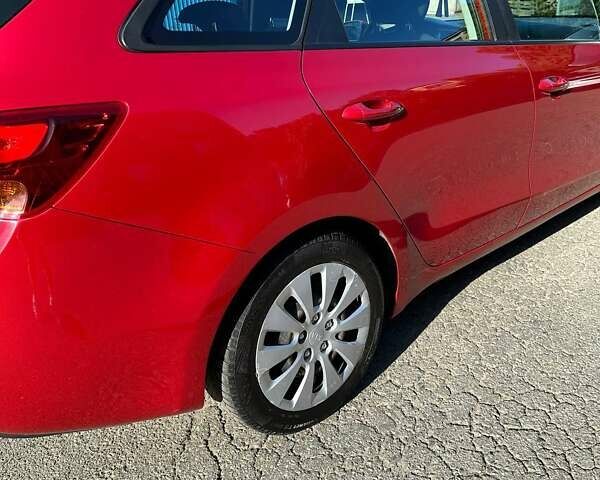 Киа Сид 2017 в Киеве на Automoto.ua Красный Киа Сид, объемом двигателя 1.58 л и пробегом 273 тыс. км за 8000 $, фото 1 на Automoto.ua