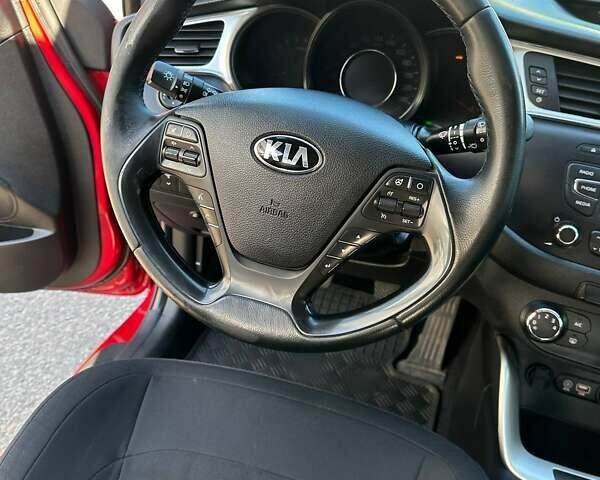 Киа Сид 2017 в Киеве на Automoto.ua Красный Киа Сид, объемом двигателя 1.58 л и пробегом 273 тыс. км за 8000 $, фото 9 на Automoto.ua
