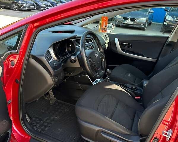 Киа Сид 2017 в Киеве на Automoto.ua Красный Киа Сид, объемом двигателя 1.58 л и пробегом 273 тыс. км за 8000 $, фото 10 на Automoto.ua