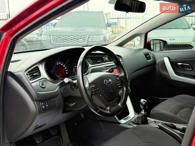 Красный Киа Сид, объемом двигателя 1.58 л и пробегом 254 тыс. км за 9800 $, фото 9 на Automoto.ua