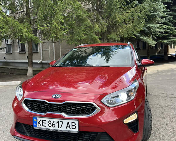 Красный Киа Сид, объемом двигателя 1 л и пробегом 56 тыс. км за 10800 $, фото 2 на Automoto.ua