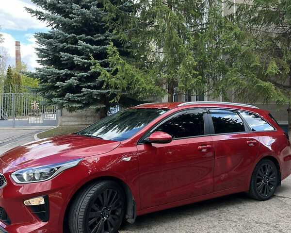 Красный Киа Сид, объемом двигателя 1 л и пробегом 56 тыс. км за 10800 $, фото 5 на Automoto.ua