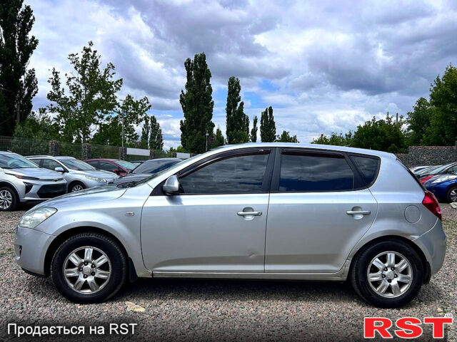 Киа Сид, объемом двигателя 2 л и пробегом 272 тыс. км за 6700 $, фото 6 на Automoto.ua