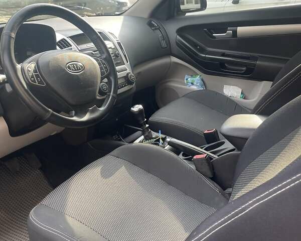 Киа Сид, объемом двигателя 1.6 л и пробегом 135 тыс. км за 5700 $, фото 7 на Automoto.ua