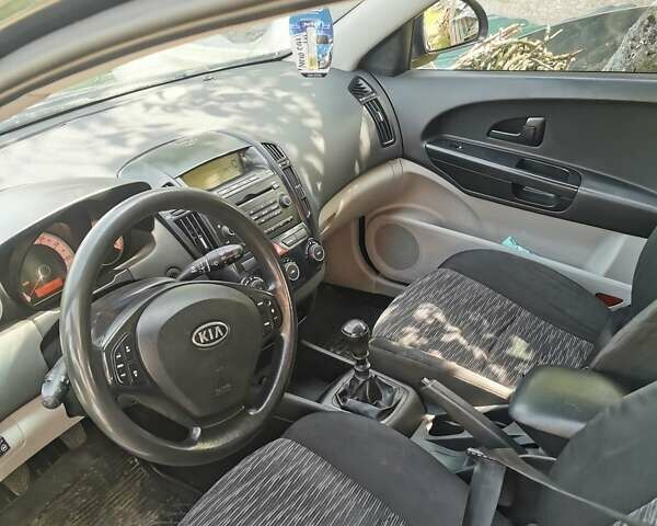 Киа Сид, объемом двигателя 1.4 л и пробегом 153 тыс. км за 4800 $, фото 6 на Automoto.ua