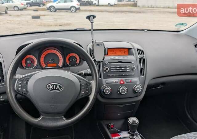 Киа Сид, объемом двигателя 0 л и пробегом 129 тыс. км за 5500 $, фото 1 на Automoto.ua