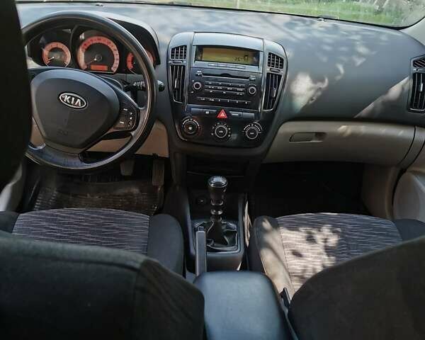Киа Сид, объемом двигателя 1.4 л и пробегом 153 тыс. км за 4800 $, фото 5 на Automoto.ua