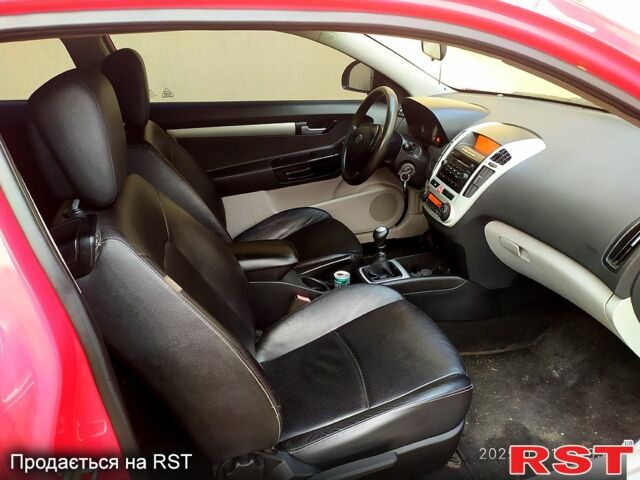 Киа Сид, объемом двигателя 1.8 л и пробегом 275 тыс. км за 4000 $, фото 1 на Automoto.ua