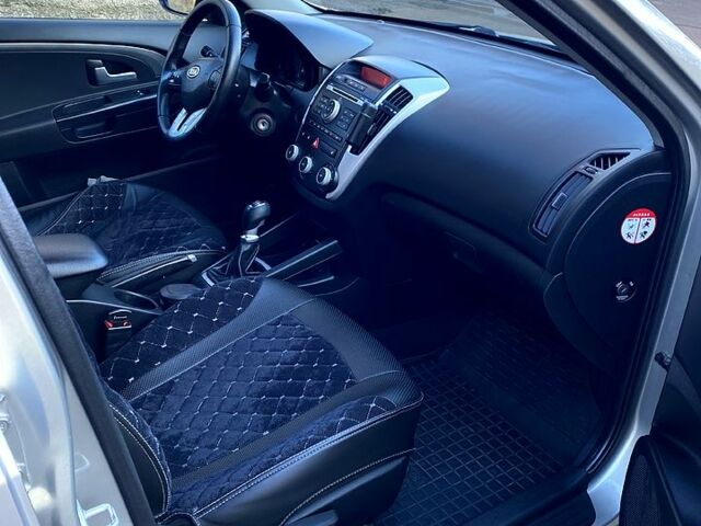 Киа Сид, объемом двигателя 16 л и пробегом 307 тыс. км за 5900 $, фото 8 на Automoto.ua