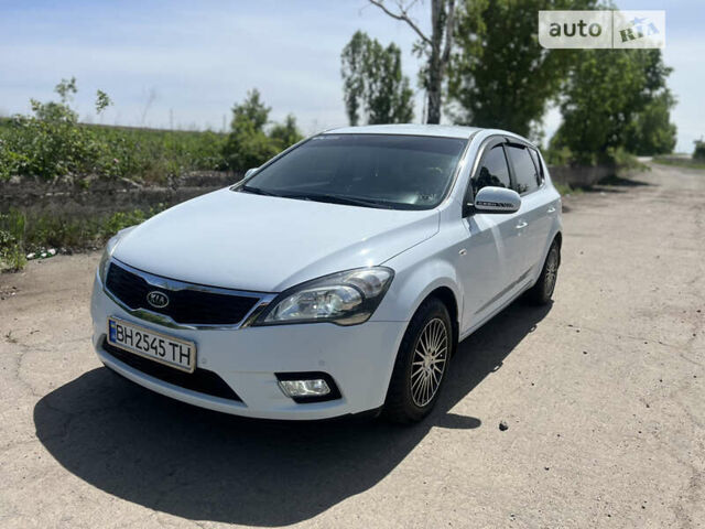 Киа Сид, объемом двигателя 1.59 л и пробегом 170 тыс. км за 7700 $, фото 3 на Automoto.ua