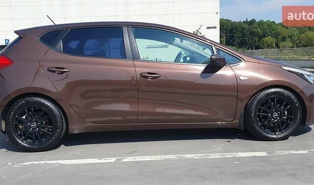 Киа Сид, объемом двигателя 1.59 л и пробегом 119 тыс. км за 10000 $, фото 6 на Automoto.ua