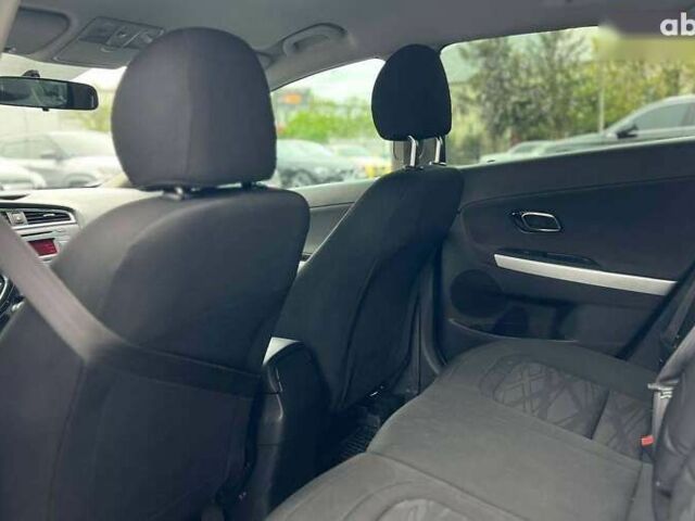 Киа Сид, объемом двигателя 1.4 л и пробегом 196 тыс. км за 9500 $, фото 26 на Automoto.ua