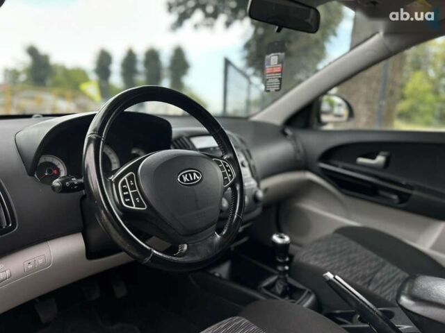 Киа Сид, объемом двигателя 1.4 л и пробегом 165 тыс. км за 5900 $, фото 24 на Automoto.ua