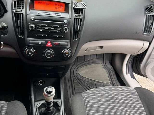 Киа Сид, объемом двигателя 1.6 л и пробегом 194 тыс. км за 4900 $, фото 12 на Automoto.ua