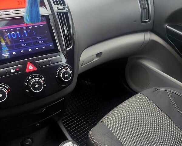 Киа Сид, объемом двигателя 1.6 л и пробегом 246 тыс. км за 5500 $, фото 6 на Automoto.ua