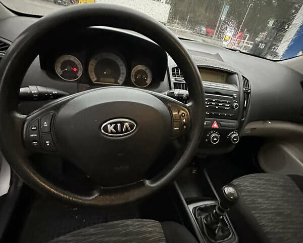 Киа Сид, объемом двигателя 1.6 л и пробегом 262 тыс. км за 5400 $, фото 12 на Automoto.ua