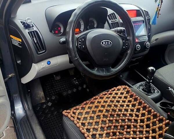 Киа Сид, объемом двигателя 1.6 л и пробегом 246 тыс. км за 5500 $, фото 3 на Automoto.ua