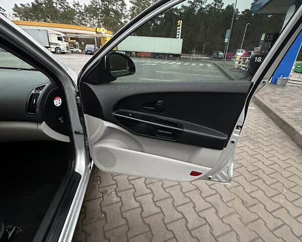 Киа Сид, объемом двигателя 1.6 л и пробегом 262 тыс. км за 5400 $, фото 7 на Automoto.ua