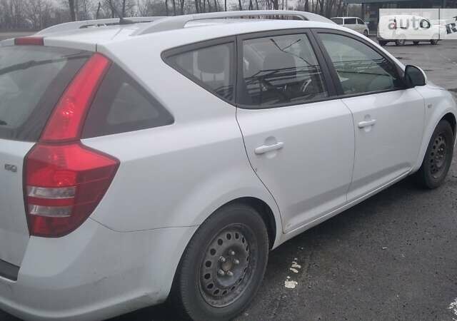 Киа Сид, объемом двигателя 1.4 л и пробегом 226 тыс. км за 6200 $, фото 3 на Automoto.ua