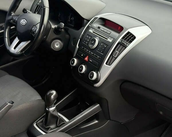 Киа Сид, объемом двигателя 1.4 л и пробегом 187 тыс. км за 6400 $, фото 16 на Automoto.ua