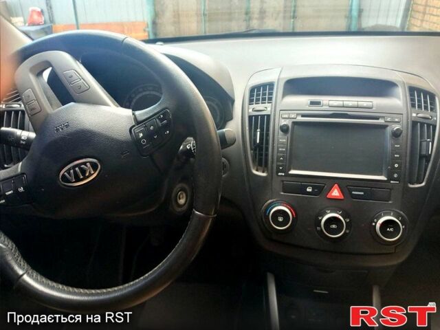 Киа Сид, объемом двигателя 1.4 л и пробегом 200 тыс. км за 7500 $, фото 5 на Automoto.ua