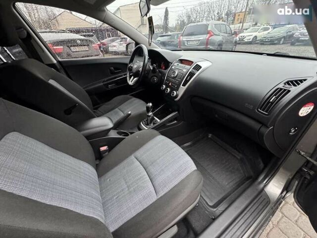 Киа Сид, объемом двигателя 1.6 л и пробегом 268 тыс. км за 6450 $, фото 24 на Automoto.ua