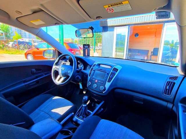 Киа Сид, объемом двигателя 1.4 л и пробегом 229 тыс. км за 6850 $, фото 6 на Automoto.ua