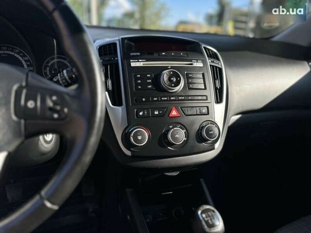 Кіа Сід, об'ємом двигуна 1.6 л та пробігом 237 тис. км за 6800 $, фото 29 на Automoto.ua
