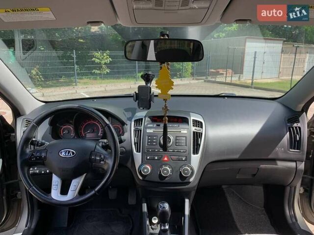 Киа Сид, объемом двигателя 1.58 л и пробегом 290 тыс. км за 6000 $, фото 17 на Automoto.ua