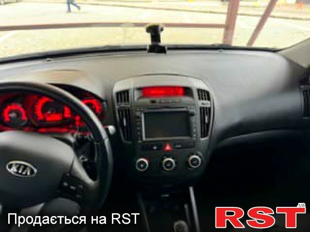 Киа Сид, объемом двигателя 1.4 л и пробегом 200 тыс. км за 7500 $, фото 6 на Automoto.ua