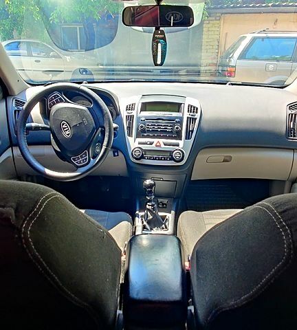 Желтый Киа Сид, объемом двигателя 2 л и пробегом 280 тыс. км за 5100 $, фото 4 на Automoto.ua