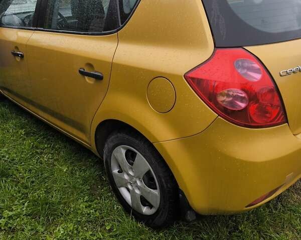 Жовтий Кіа Сід, об'ємом двигуна 1.4 л та пробігом 140 тис. км за 4800 $, фото 2 на Automoto.ua