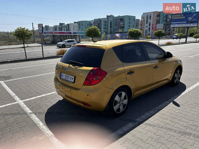 Желтый Киа Сид, объемом двигателя 1.6 л и пробегом 154 тыс. км за 6500 $, фото 4 на Automoto.ua