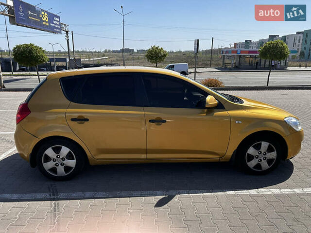 Желтый Киа Сид, объемом двигателя 1.6 л и пробегом 154 тыс. км за 6500 $, фото 3 на Automoto.ua